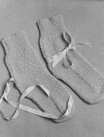 vintage bed sock knitting pattern in 4ply