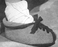 vintage knitting pattern for hospital plaster shoes