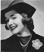 crochet flower brooch 1940s